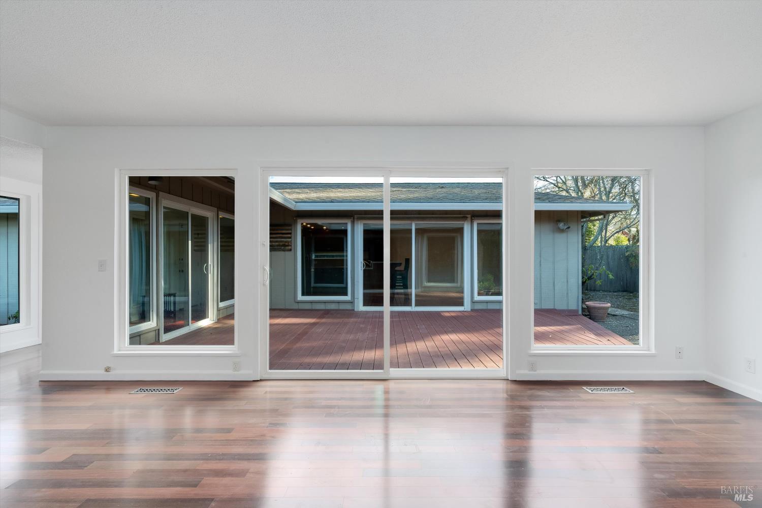 Detail Gallery Image 13 of 35 For 5330 Marit Dr, Santa Rosa,  CA 95409 - 3 Beds | 2/1 Baths