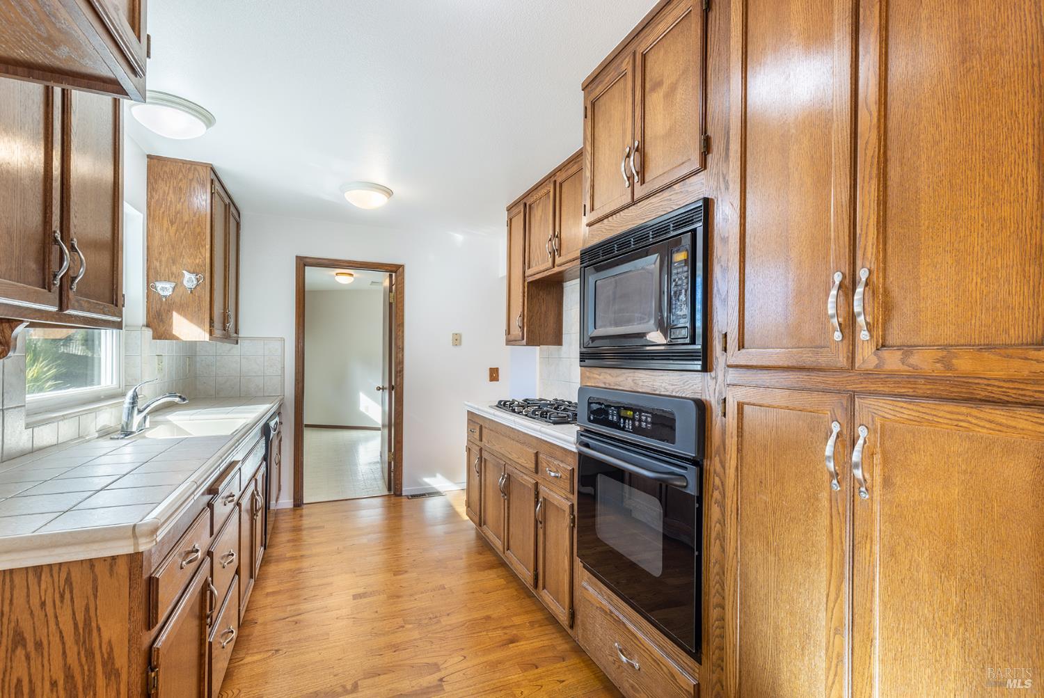 Detail Gallery Image 18 of 52 For 324 Burgundy Rd, Healdsburg,  CA 95448 - 3 Beds | 2/1 Baths