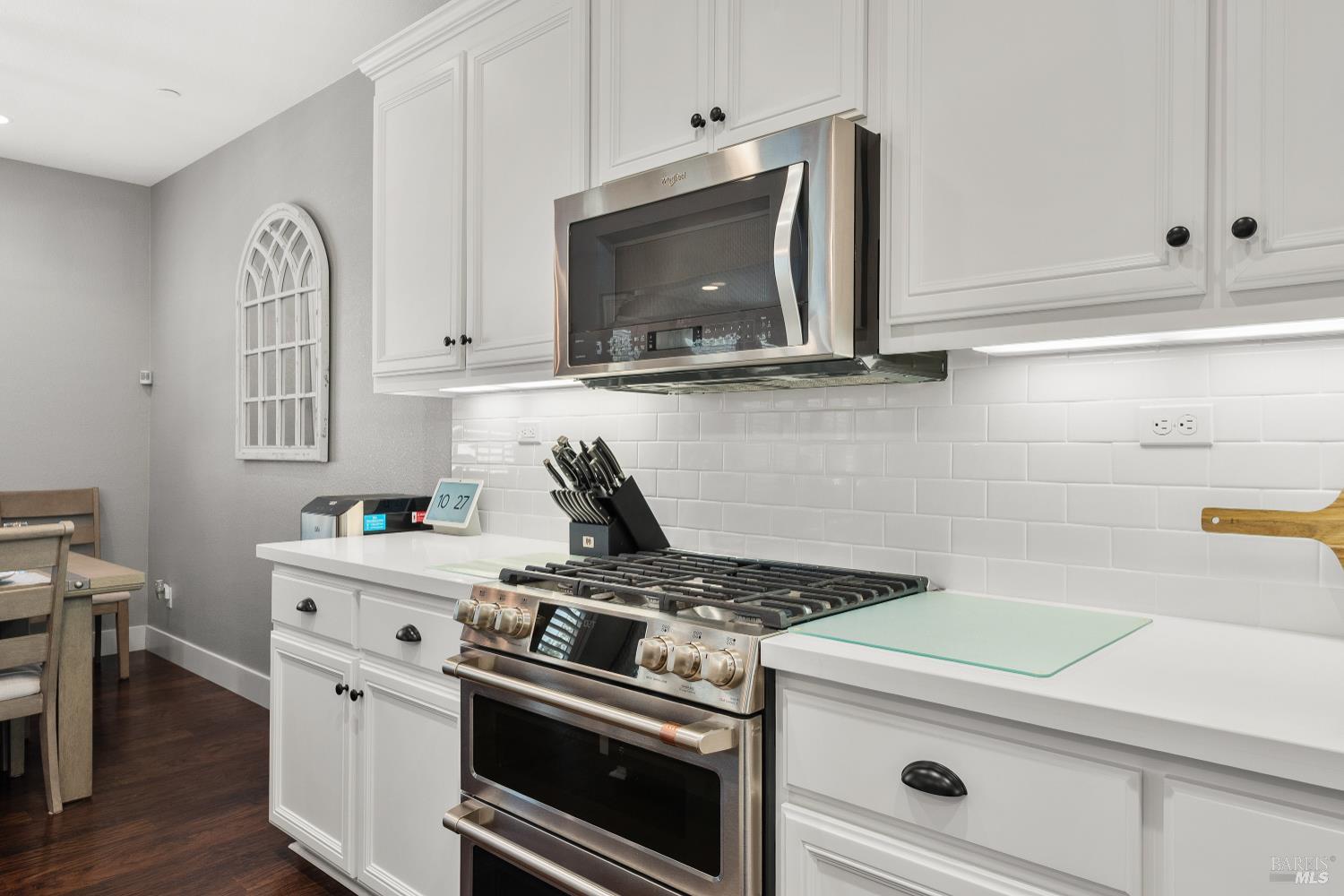 Detail Gallery Image 4 of 41 For 5453 Kaitlyn Pl, Rohnert Park,  CA 94928 - 4 Beds | 3 Baths