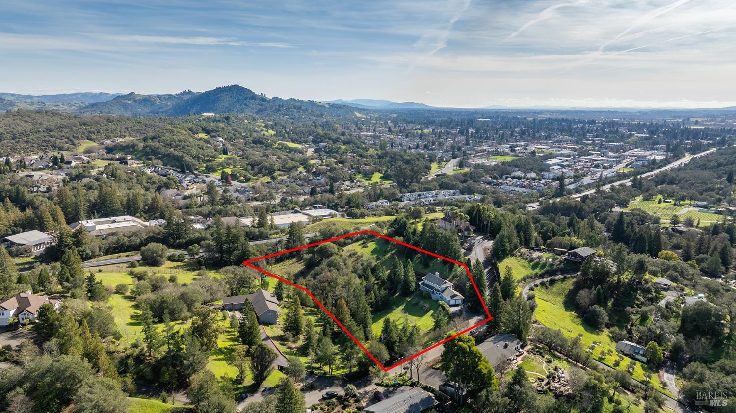 Detail Gallery Image 3 of 52 For 324 Burgundy Rd, Healdsburg,  CA 95448 - 3 Beds | 2/1 Baths