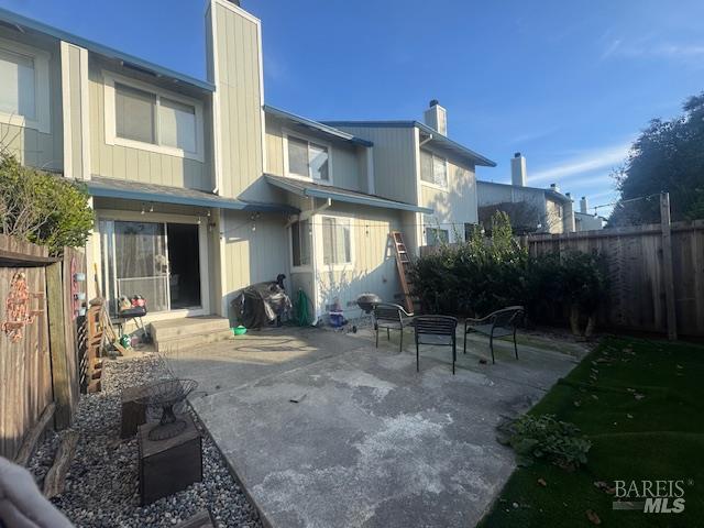 Detail Gallery Image 6 of 6 For 6 Meridian Cir, Rohnert Park,  CA 94928 - 3 Beds | 2/1 Baths