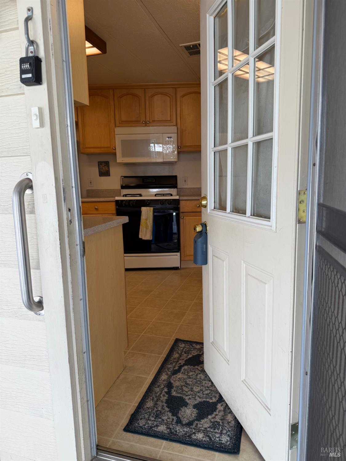 Detail Gallery Image 3 of 22 For 82 Charro Dr, Santa Rosa,  CA 95401 - 2 Beds | 2 Baths