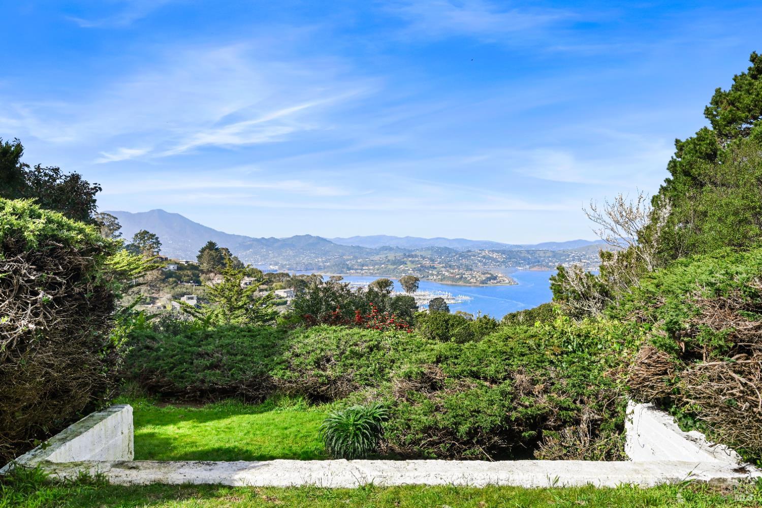 Detail Gallery Image 38 of 51 For 102 Cloud View Rd, Sausalito,  CA 94965 - 2 Beds | 1 Baths