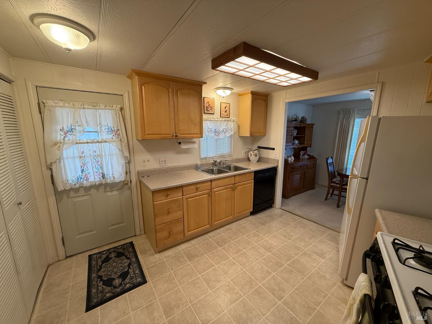 Detail Gallery Image 7 of 22 For 82 Charro Dr, Santa Rosa,  CA 95401 - 2 Beds | 2 Baths