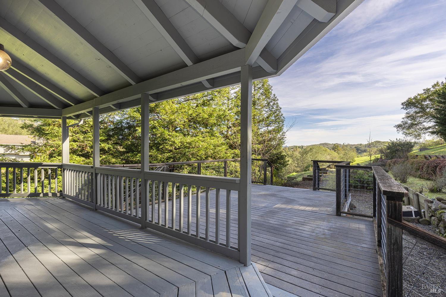 Detail Gallery Image 9 of 52 For 324 Burgundy Rd, Healdsburg,  CA 95448 - 3 Beds | 2/1 Baths