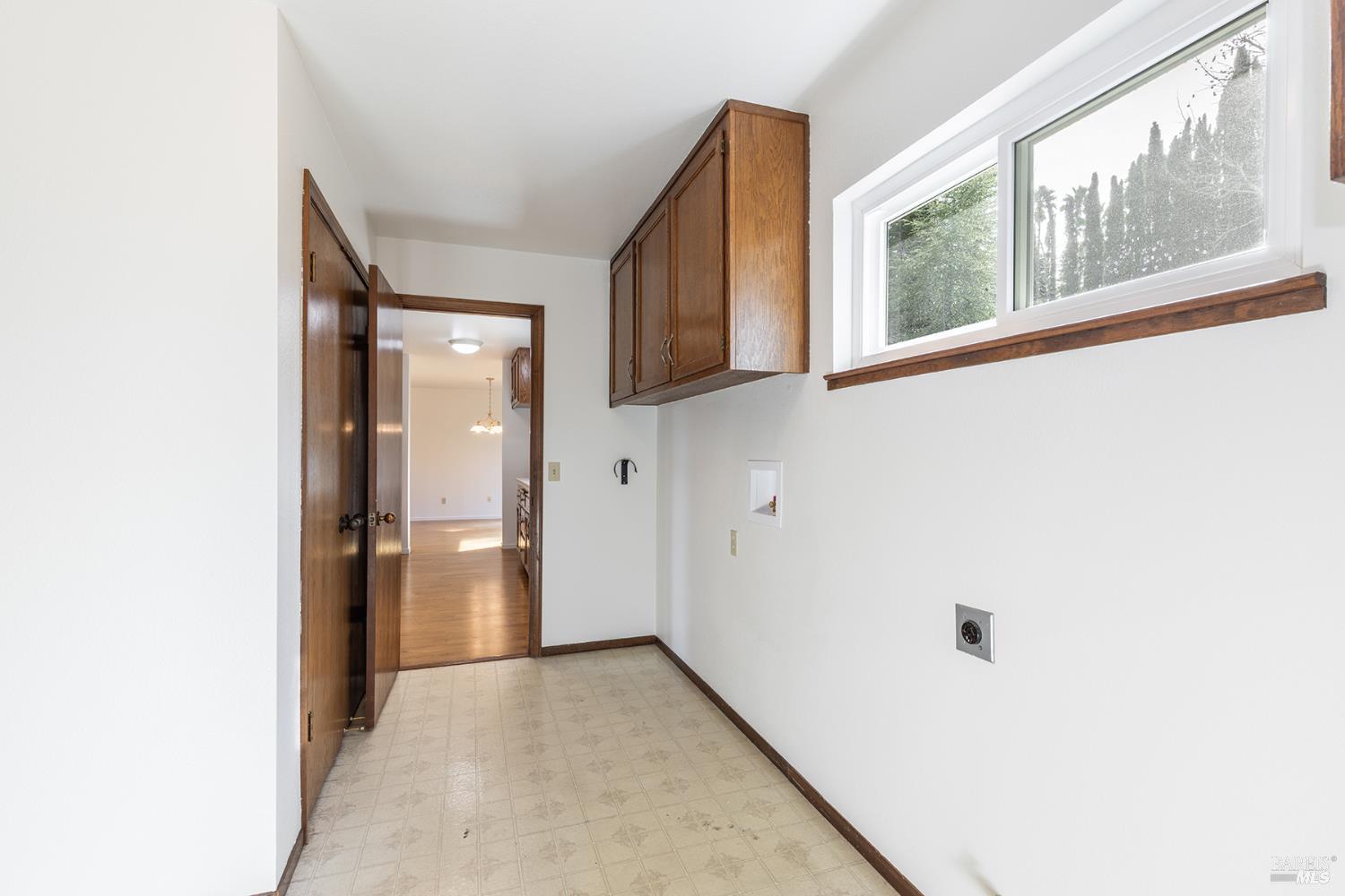 Detail Gallery Image 21 of 52 For 324 Burgundy Rd, Healdsburg,  CA 95448 - 3 Beds | 2/1 Baths