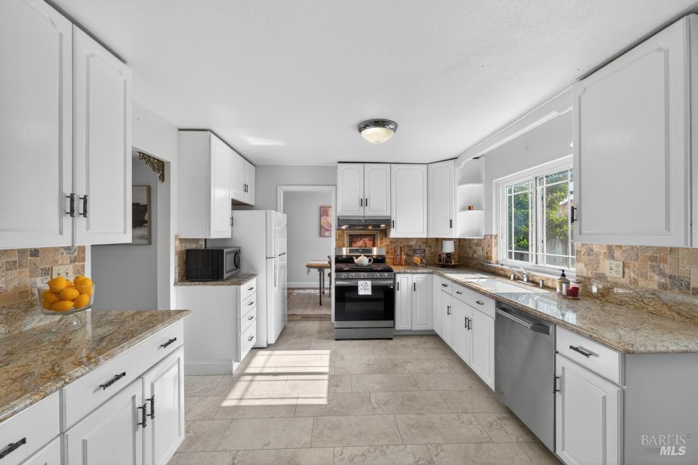 Detail Gallery Image 15 of 53 For 1355 W F St, Dixon,  CA 95620 - 4 Beds | 2/1 Baths