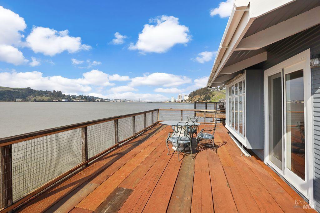Detail Gallery Image 12 of 57 For 34 Sandy Beach Rd, Vallejo,  CA 94590 - 2 Beds | 2 Baths