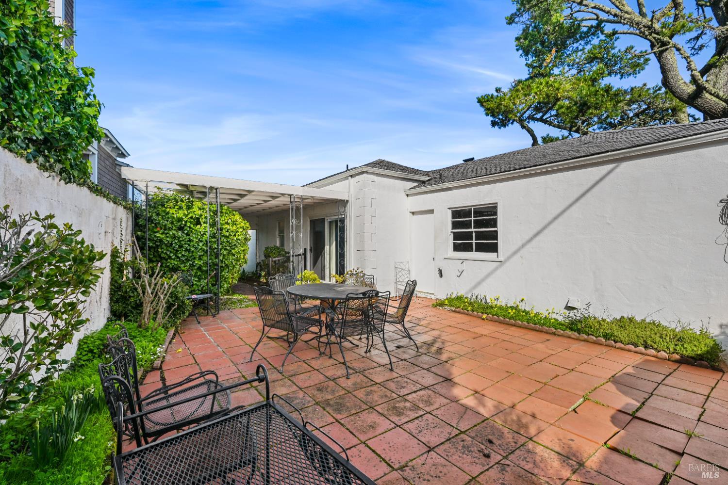 Detail Gallery Image 29 of 51 For 102 Cloud View Rd, Sausalito,  CA 94965 - 2 Beds | 1 Baths