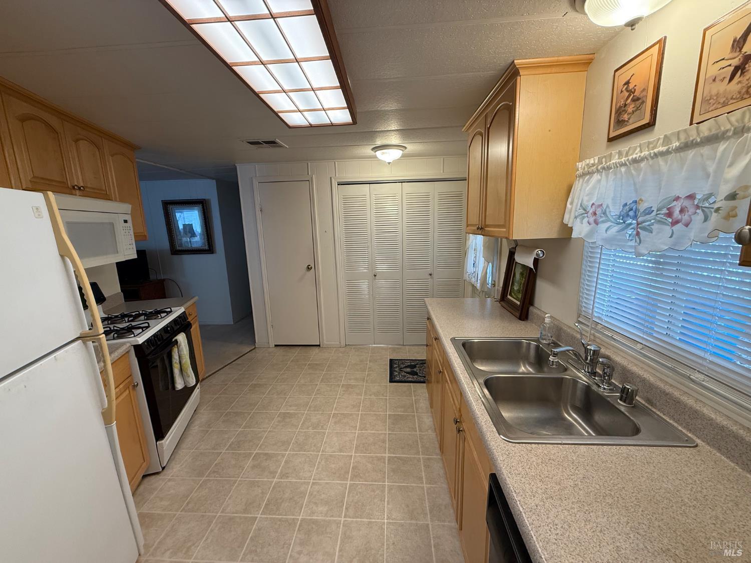 Detail Gallery Image 6 of 22 For 82 Charro Dr, Santa Rosa,  CA 95401 - 2 Beds | 2 Baths