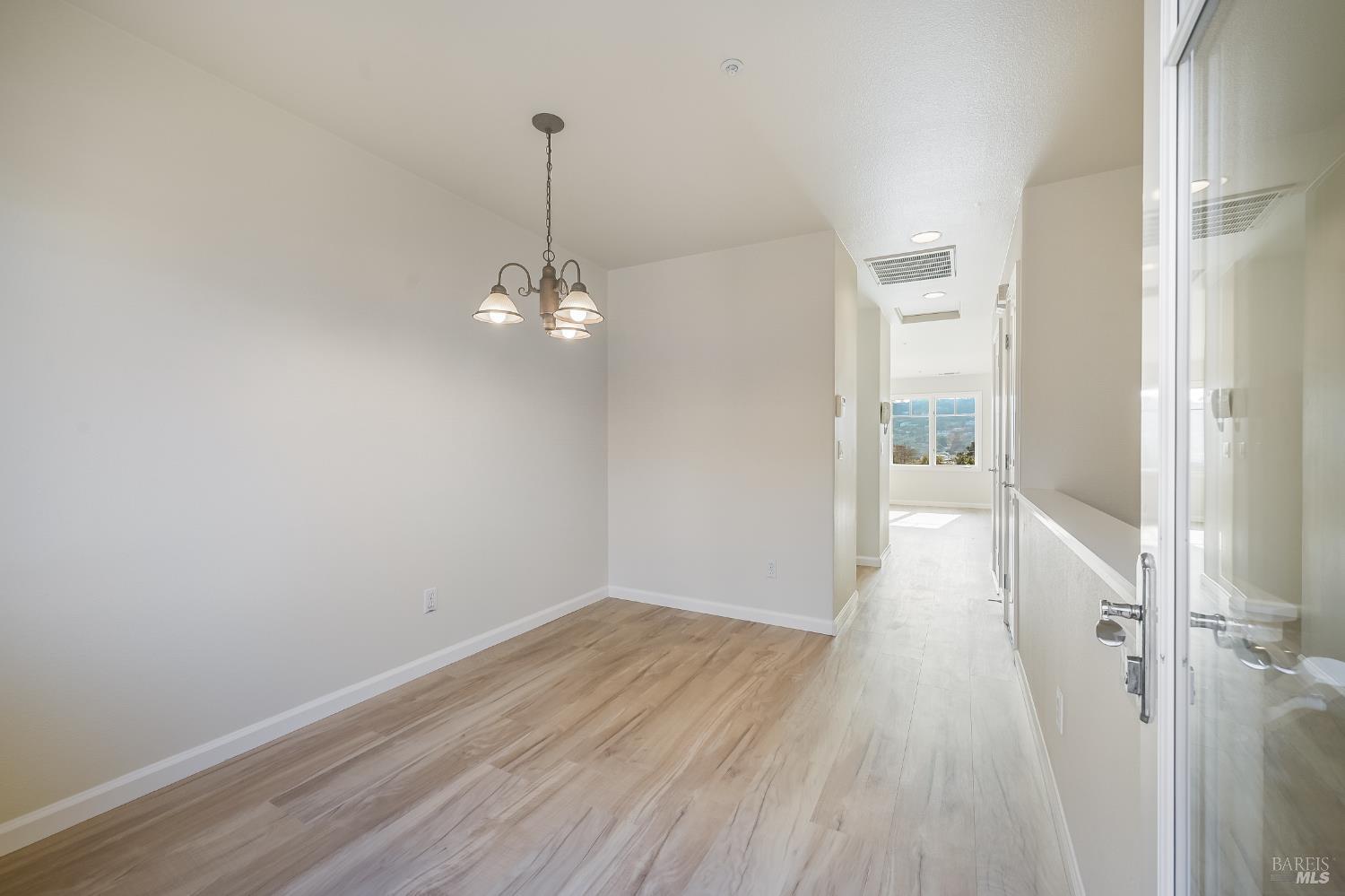 Detail Gallery Image 7 of 13 For 42 Neds Way, Belvedere Tiburon,  CA 94920 - 2 Beds | 1/1 Baths