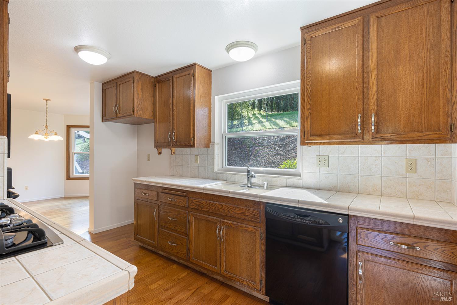 Detail Gallery Image 19 of 52 For 324 Burgundy Rd, Healdsburg,  CA 95448 - 3 Beds | 2/1 Baths