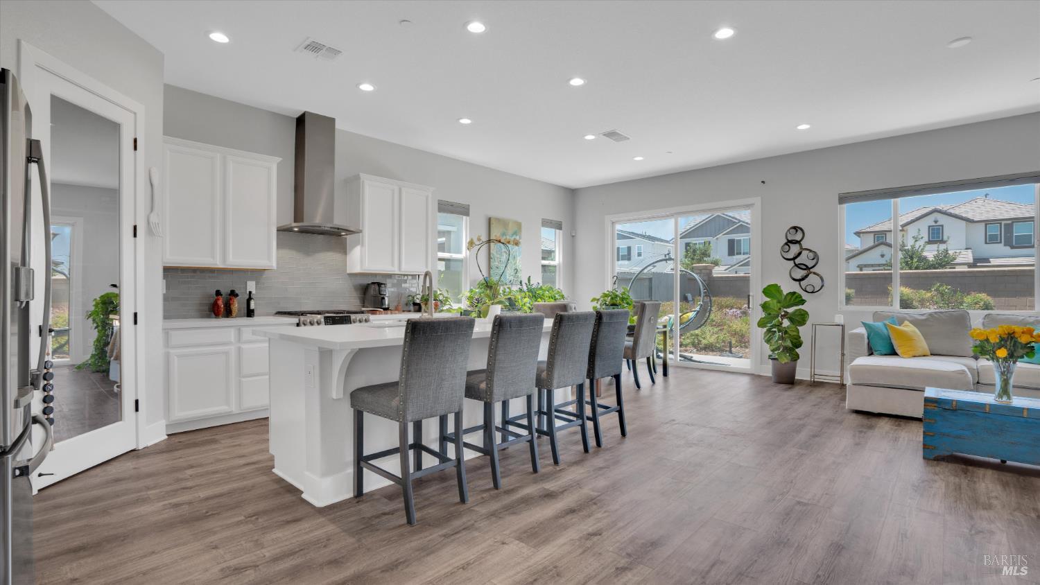 Detail Gallery Image 8 of 33 For 2018 Spirea Ct, Vacaville,  CA 95687 - 3 Beds | 2 Baths