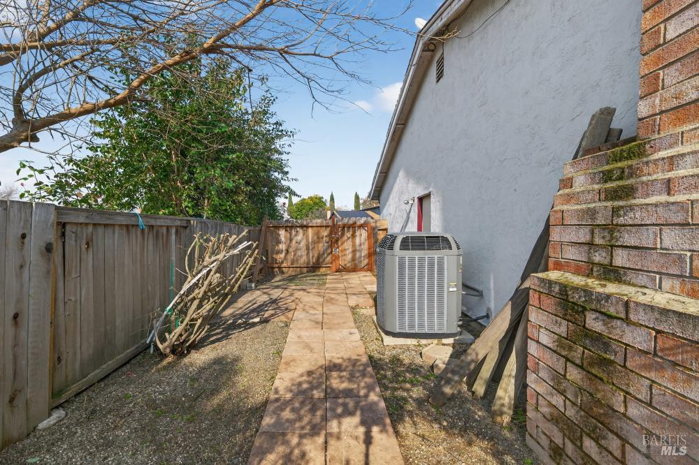 Detail Gallery Image 45 of 53 For 1355 W F St, Dixon,  CA 95620 - 4 Beds | 2/1 Baths