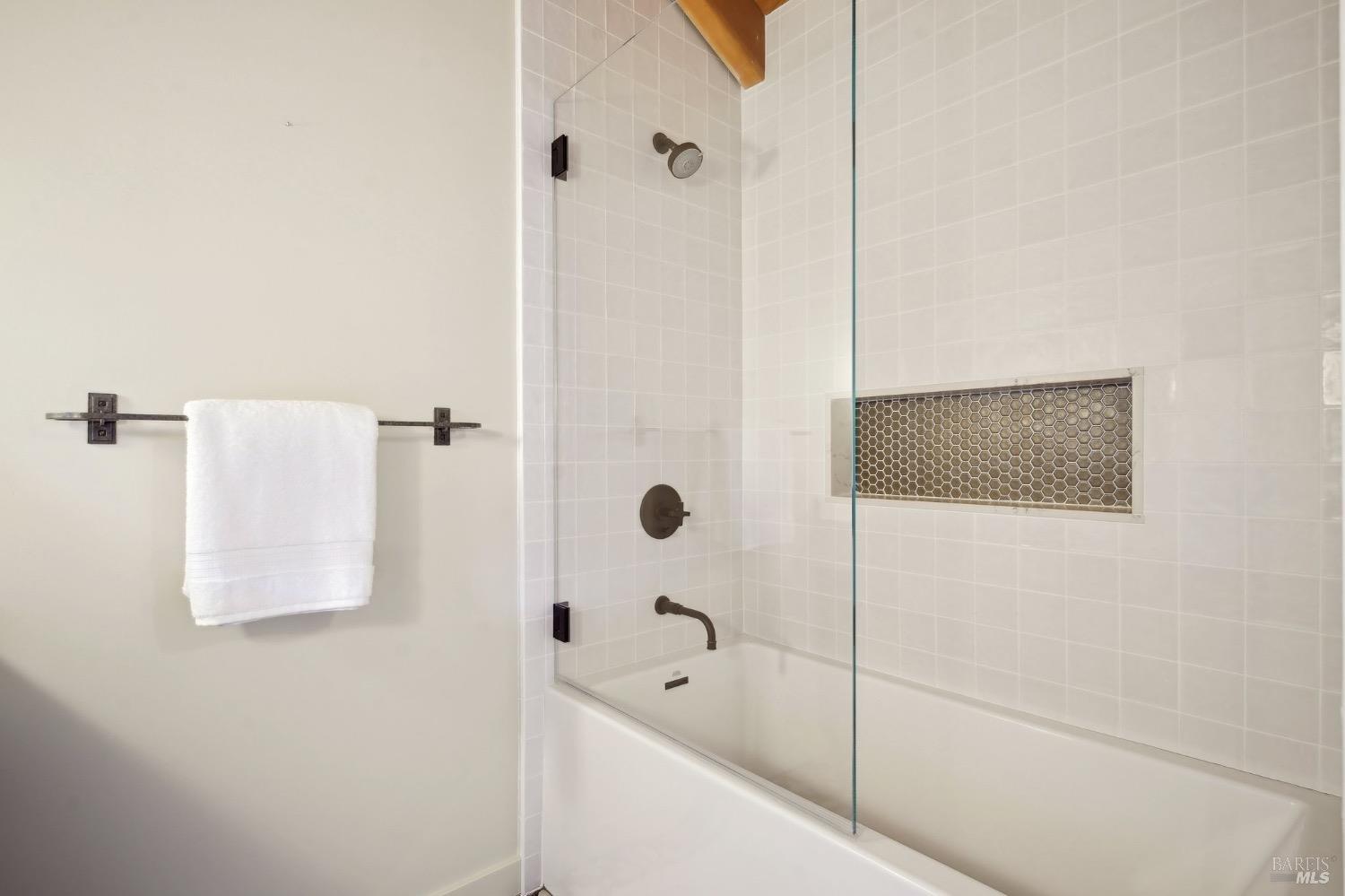 Detail Gallery Image 31 of 50 For 183 France St, Sonoma,  CA 95476 - 4 Beds | 3 Baths