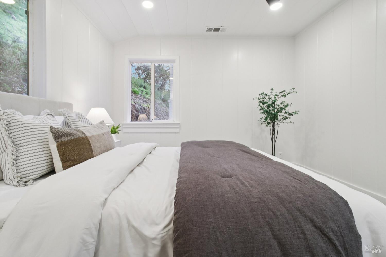 Detail Gallery Image 36 of 69 For 85 La Encinal Unkn, Orinda,  CA 94563 - 2 Beds | 1/1 Baths