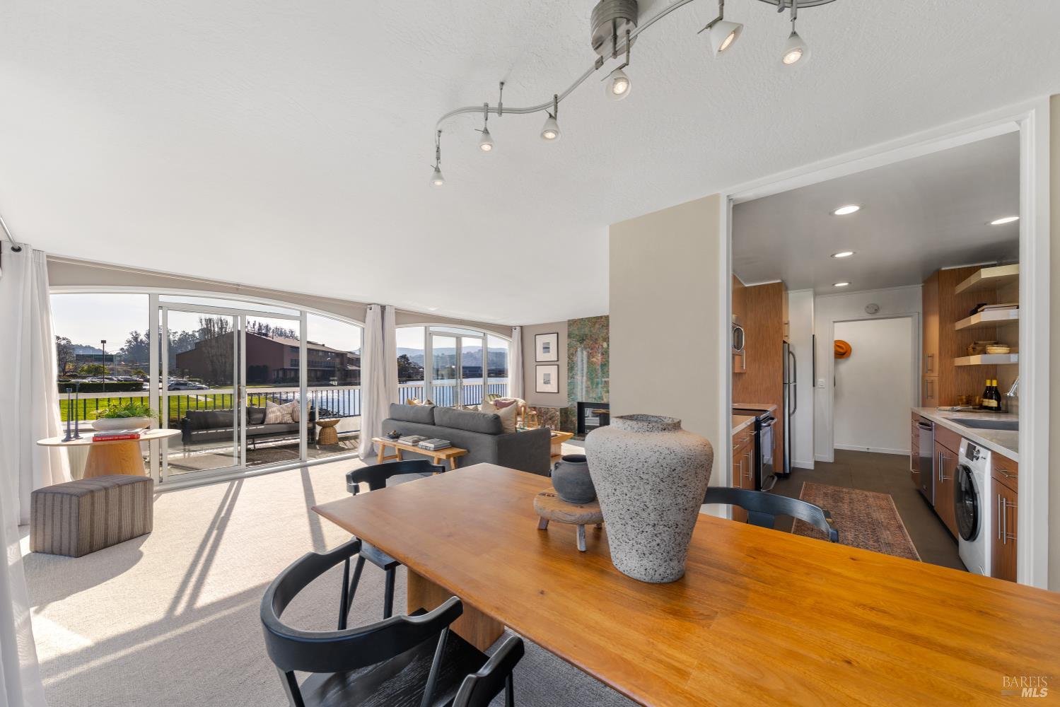 Detail Gallery Image 8 of 28 For 1106 Shelter Bay Ave, Mill Valley,  CA 94941 - 2 Beds | 2 Baths