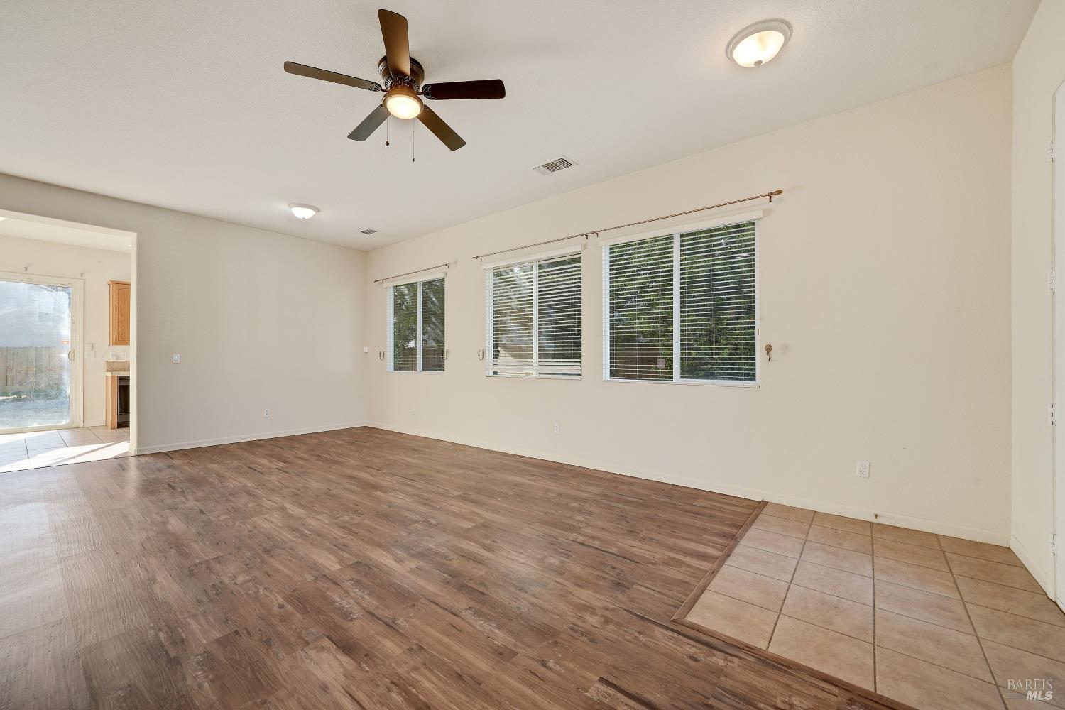 Detail Gallery Image 8 of 33 For 1651 Little Rock Cir, Suisun City,  CA 94585 - 3 Beds | 2 Baths