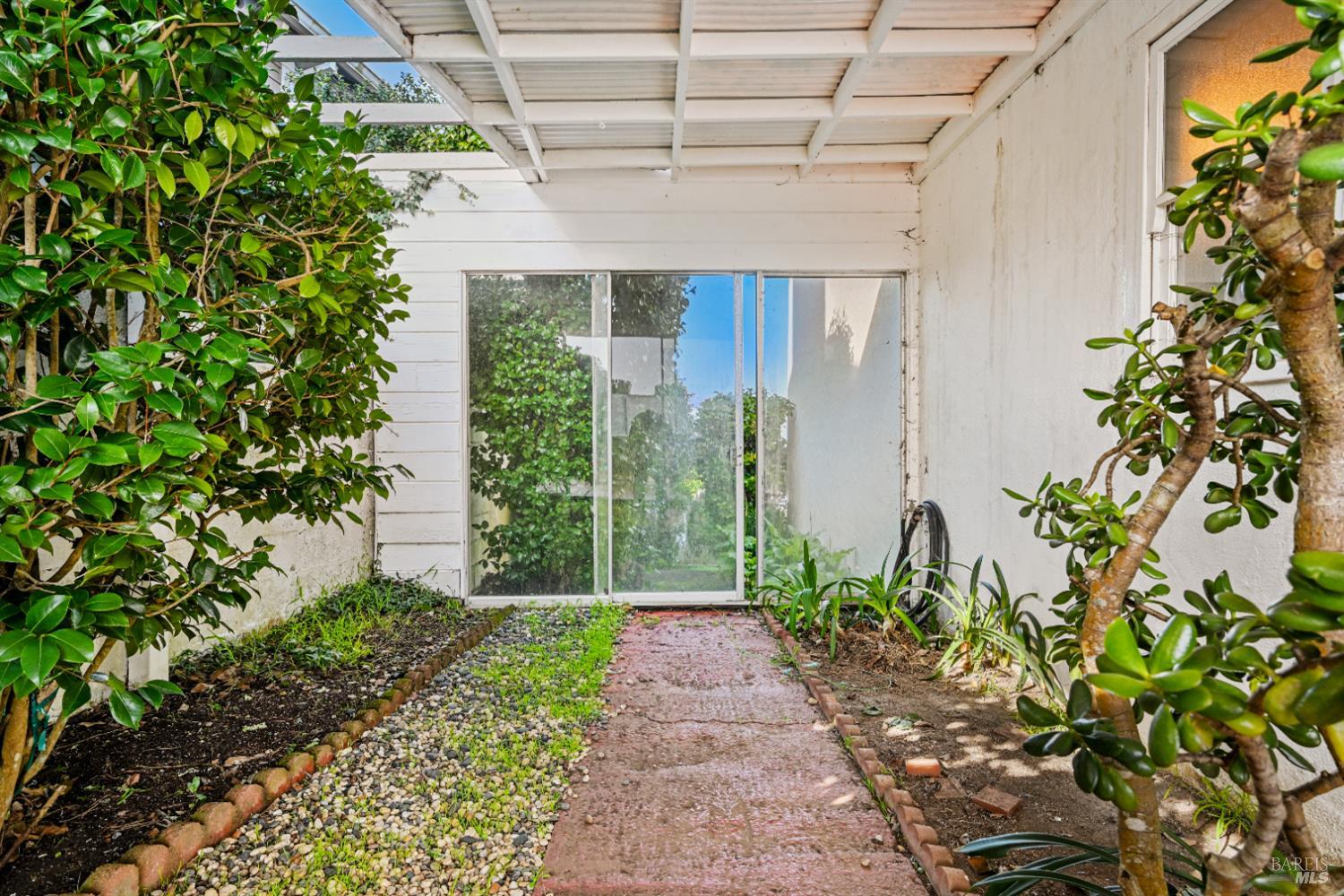 Detail Gallery Image 32 of 51 For 102 Cloud View Rd, Sausalito,  CA 94965 - 2 Beds | 1 Baths