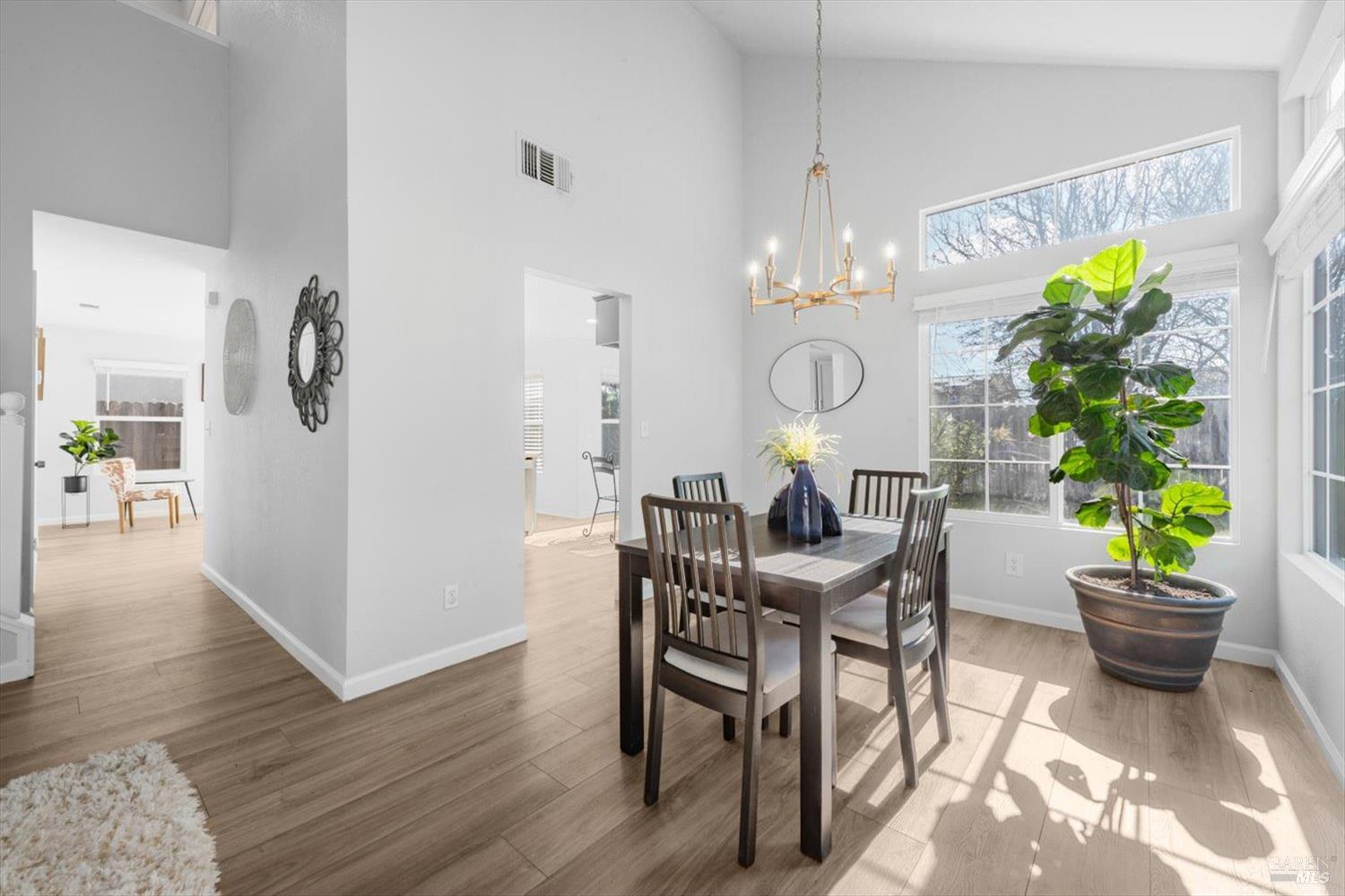 Detail Gallery Image 14 of 47 For 250 Somerville Dr, Vacaville,  CA 95687 - 4 Beds | 2/1 Baths