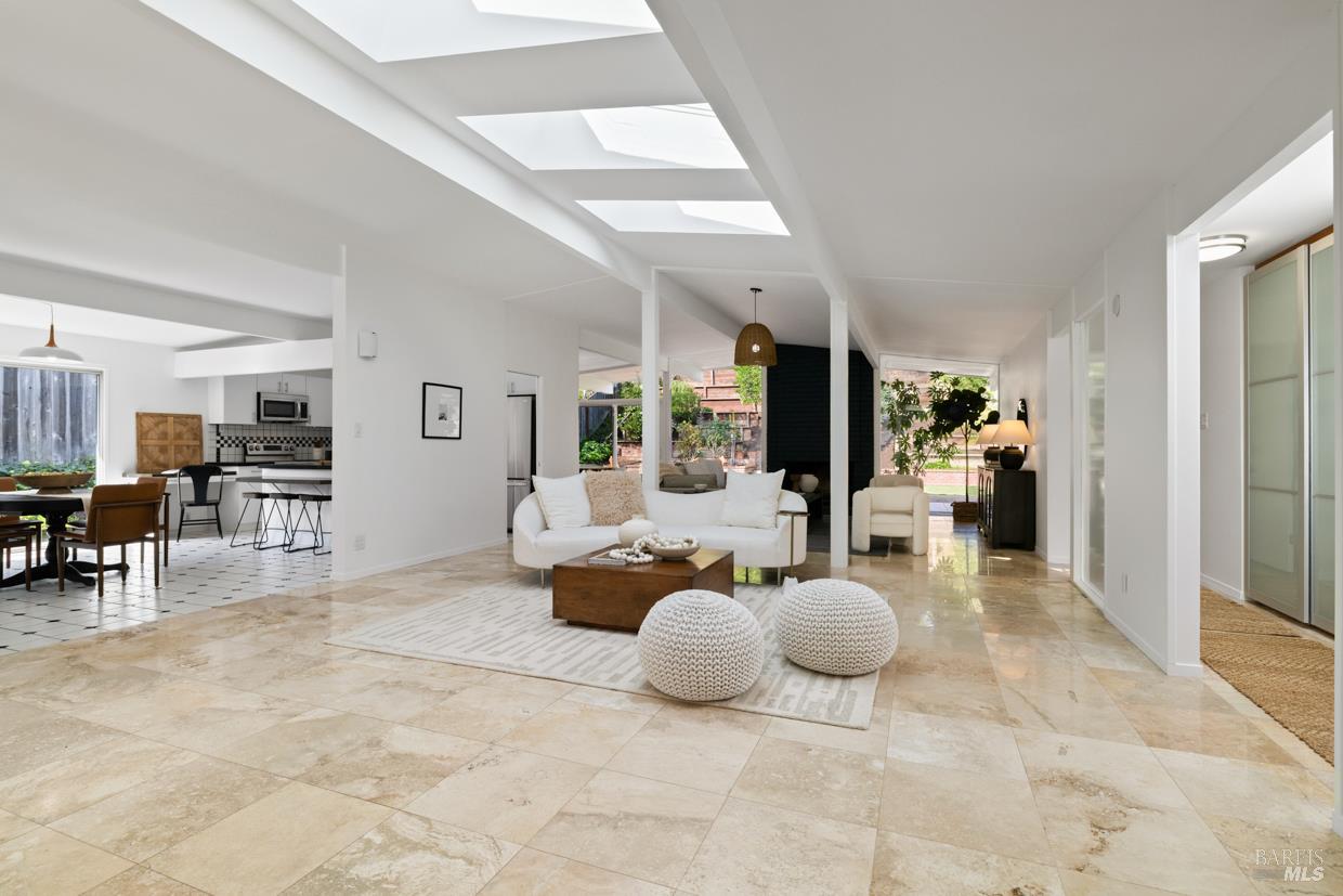 Detail Gallery Image 10 of 31 For 451 Nova Albion Way, San Rafael,  CA 94903 - 4 Beds | 2 Baths