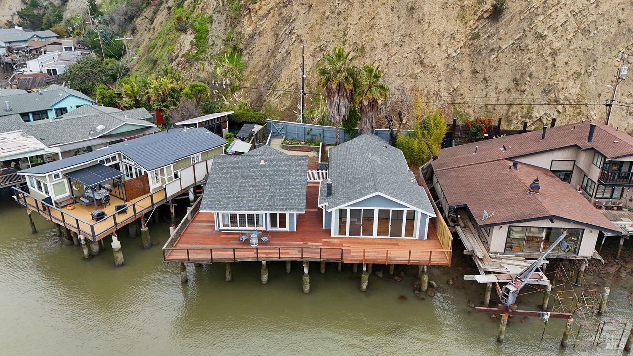 Detail Gallery Image 3 of 57 For 34 Sandy Beach Rd, Vallejo,  CA 94590 - 2 Beds | 2 Baths