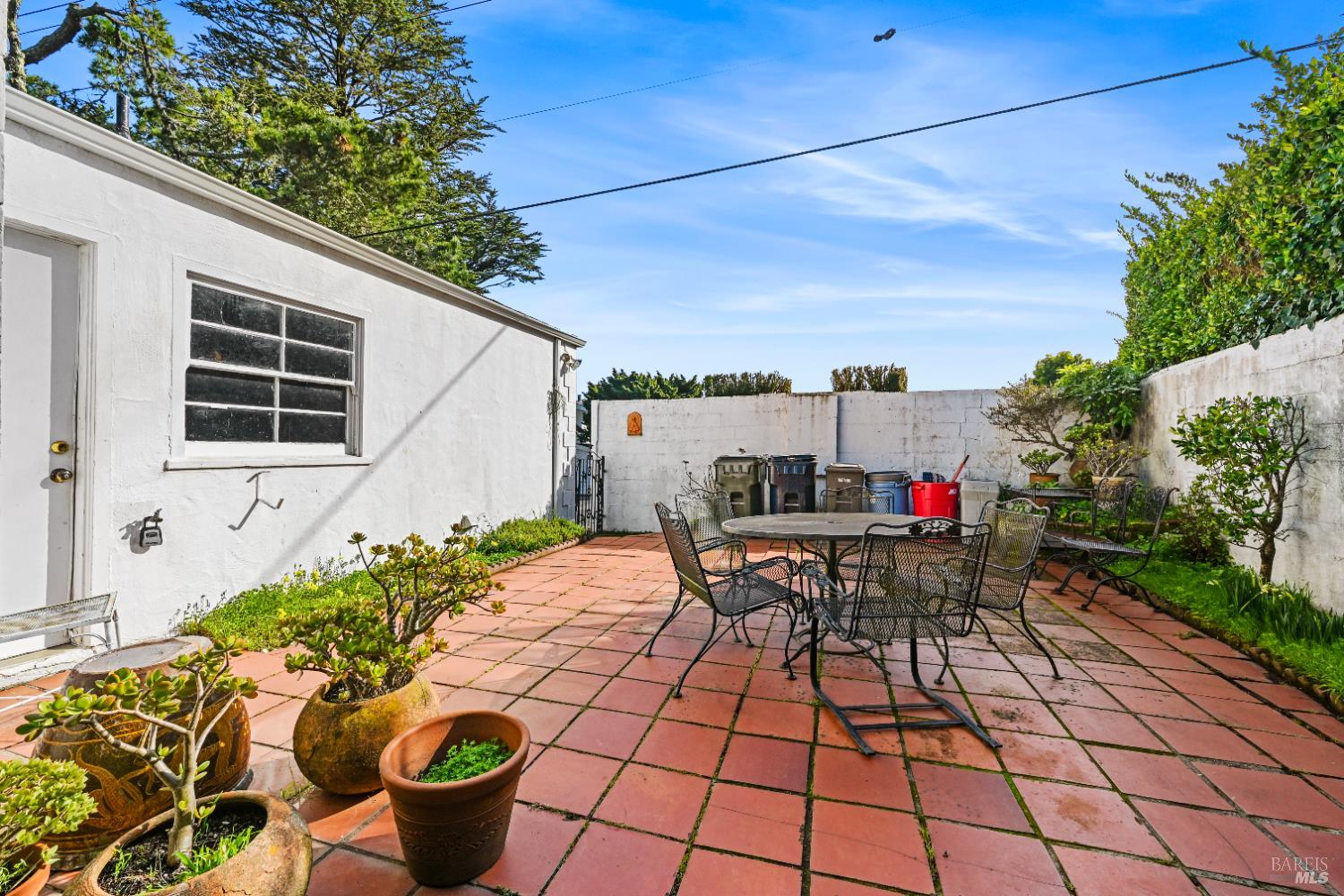Detail Gallery Image 30 of 51 For 102 Cloud View Rd, Sausalito,  CA 94965 - 2 Beds | 1 Baths