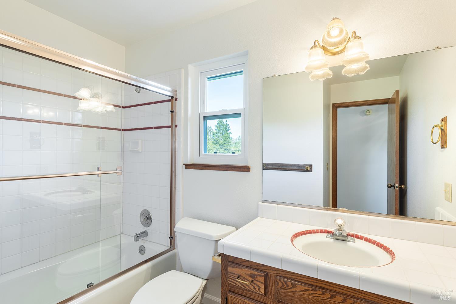 Detail Gallery Image 34 of 52 For 324 Burgundy Rd, Healdsburg,  CA 95448 - 3 Beds | 2/1 Baths