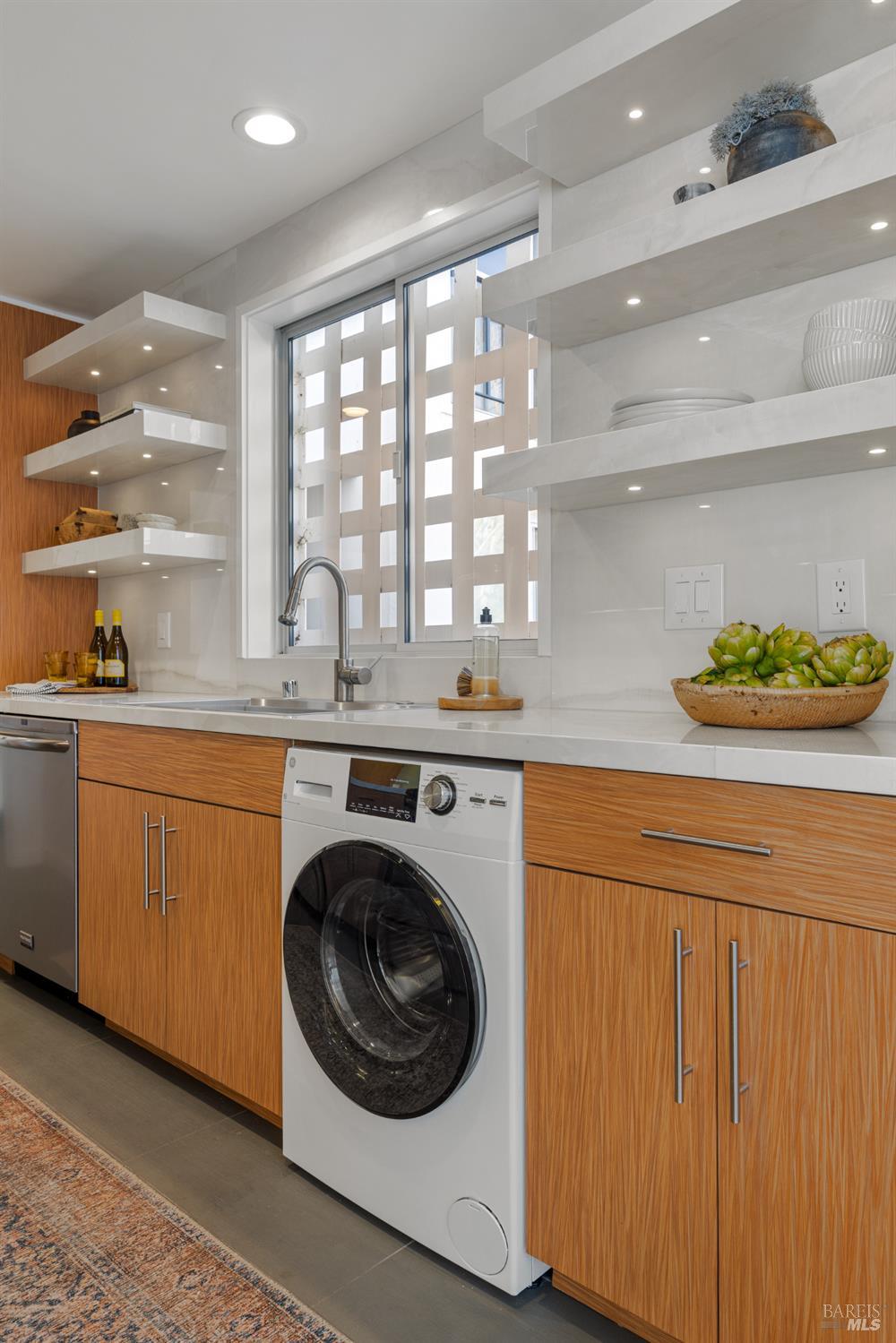 Detail Gallery Image 12 of 28 For 1106 Shelter Bay Ave, Mill Valley,  CA 94941 - 2 Beds | 2 Baths