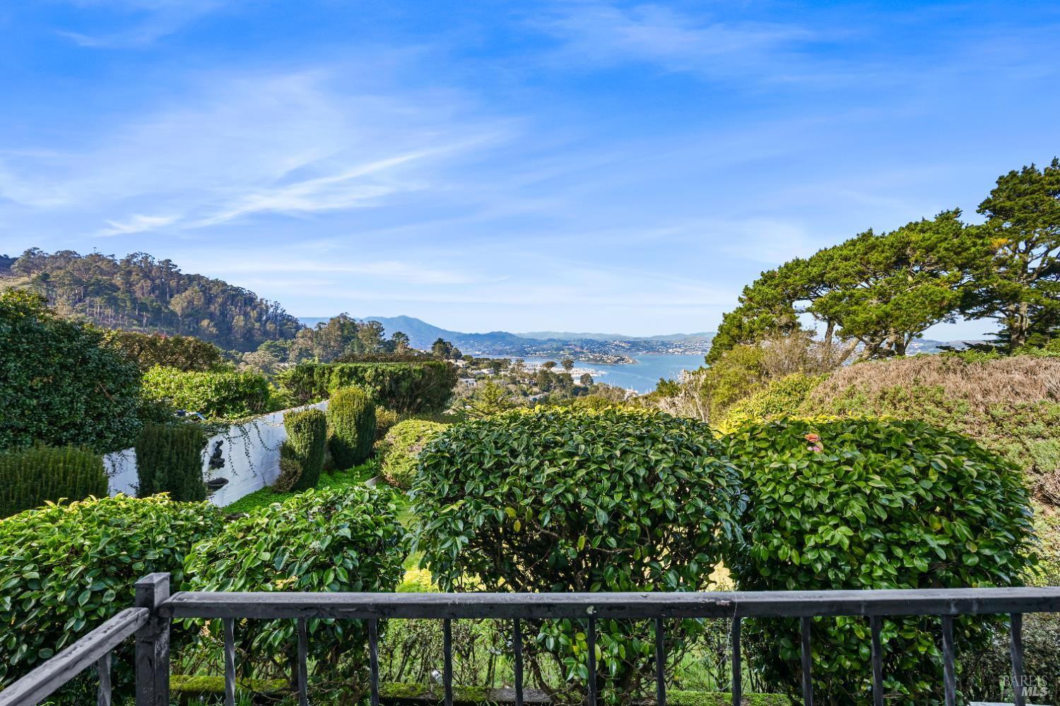 Detail Gallery Image 20 of 51 For 102 Cloud View Rd, Sausalito,  CA 94965 - 2 Beds | 1 Baths