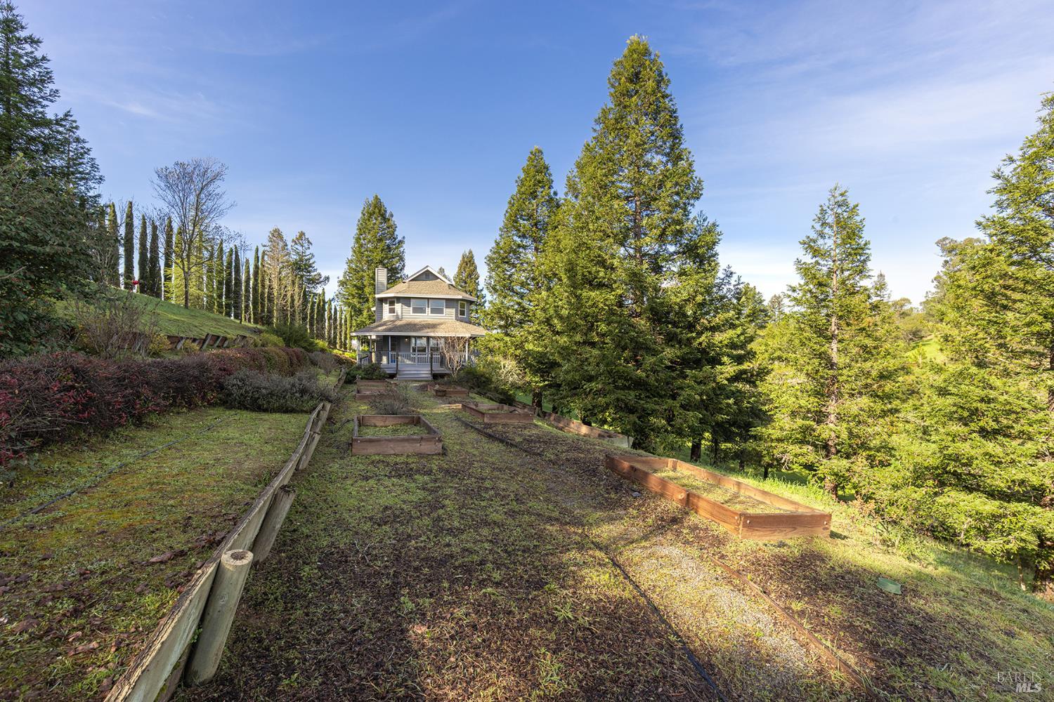 Detail Gallery Image 45 of 52 For 324 Burgundy Rd, Healdsburg,  CA 95448 - 3 Beds | 2/1 Baths