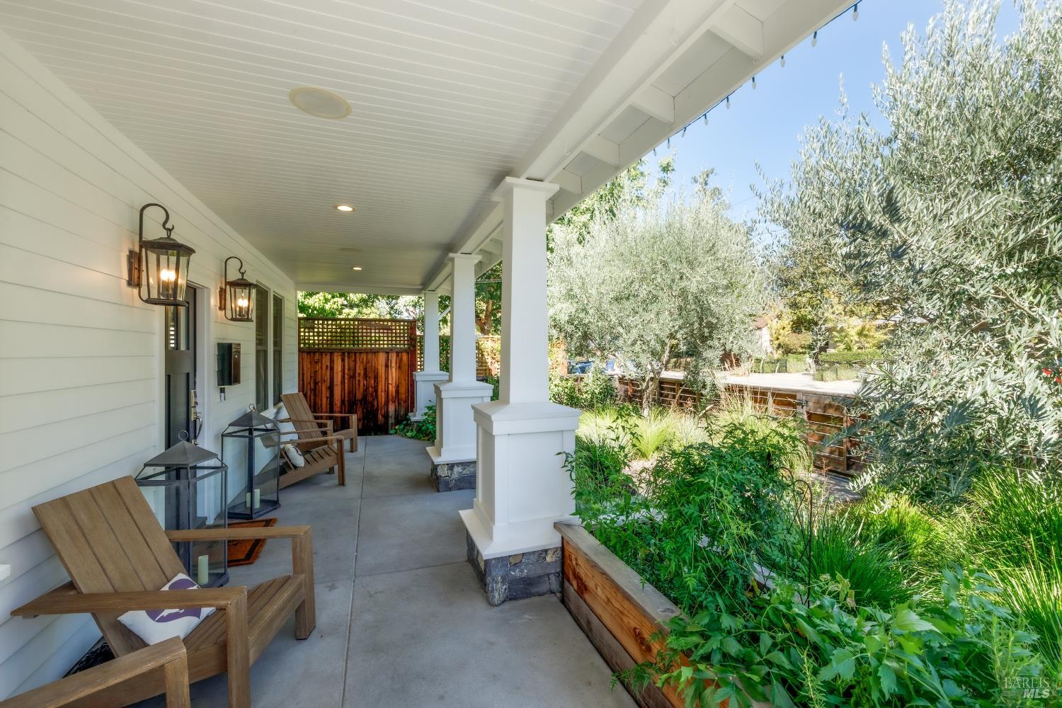 Detail Gallery Image 5 of 36 For 319 1st St, Healdsburg,  CA 95448 - 4 Beds | 4/1 Baths