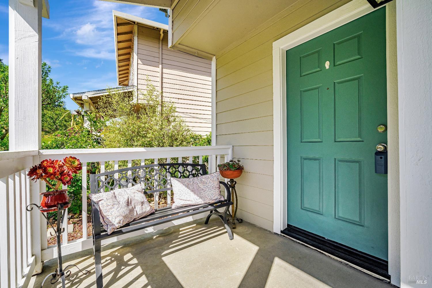 Detail Gallery Image 2 of 30 For 147 Quarry Rdgs, Healdsburg,  CA 95448 - 3 Beds | 1/1 Baths