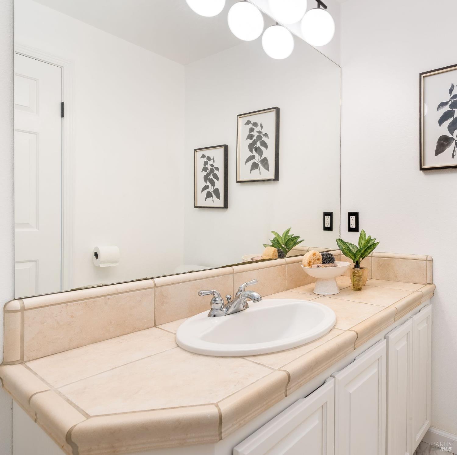 Detail Gallery Image 30 of 65 For 384 Arabian Way, Healdsburg,  CA 95448 - 4 Beds | 3/1 Baths