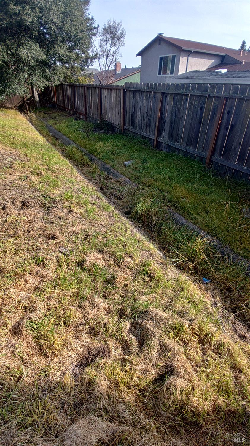 Detail Gallery Image 10 of 34 For 445 Lakehurst Ct, Fairfield,  CA 94533 - – Beds | – Baths