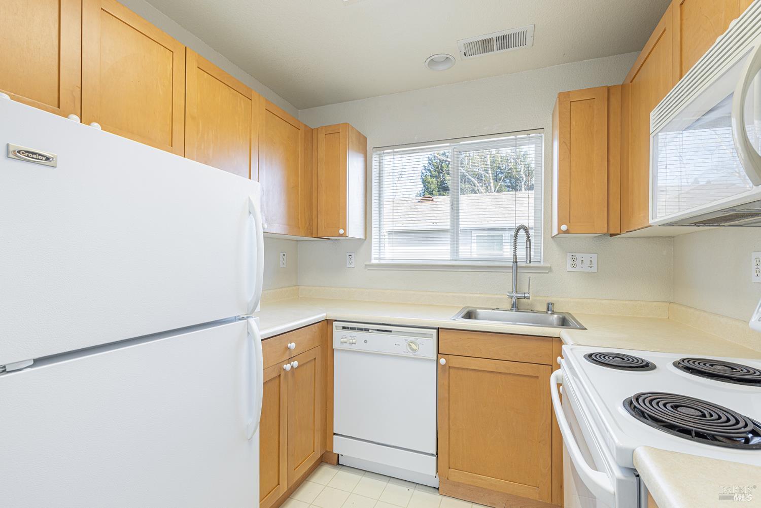 Detail Gallery Image 9 of 24 For 2131 Naomi Pl, Santa Rosa,  CA 95403 - – Beds | – Baths