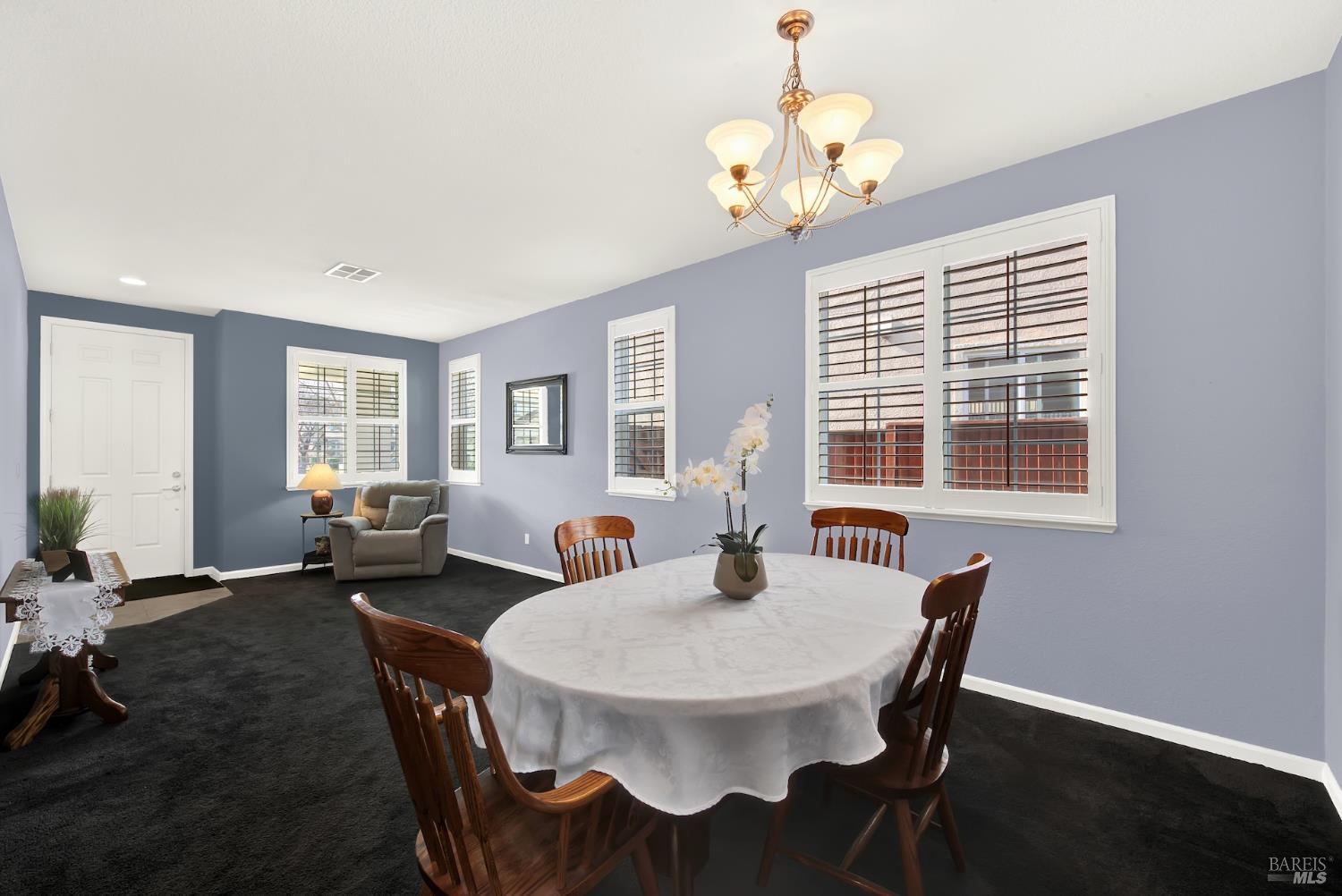 Detail Gallery Image 12 of 51 For 652 Greentree Cir, Fairfield,  CA 94534 - 4 Beds | 2/1 Baths