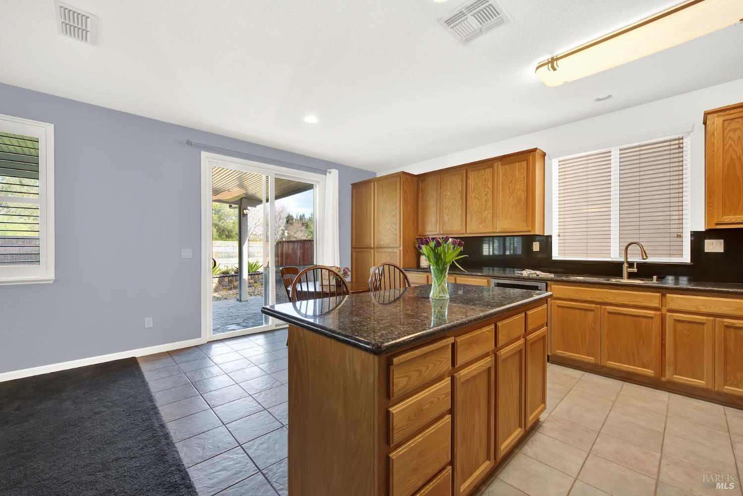 Detail Gallery Image 18 of 51 For 652 Greentree Cir, Fairfield,  CA 94534 - 4 Beds | 2/1 Baths