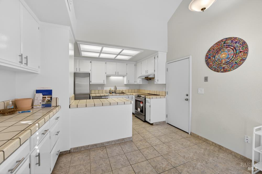 Detail Gallery Image 11 of 57 For 1330 Blackberry Ct, Dixon,  CA 95620 - 3 Beds | 2 Baths