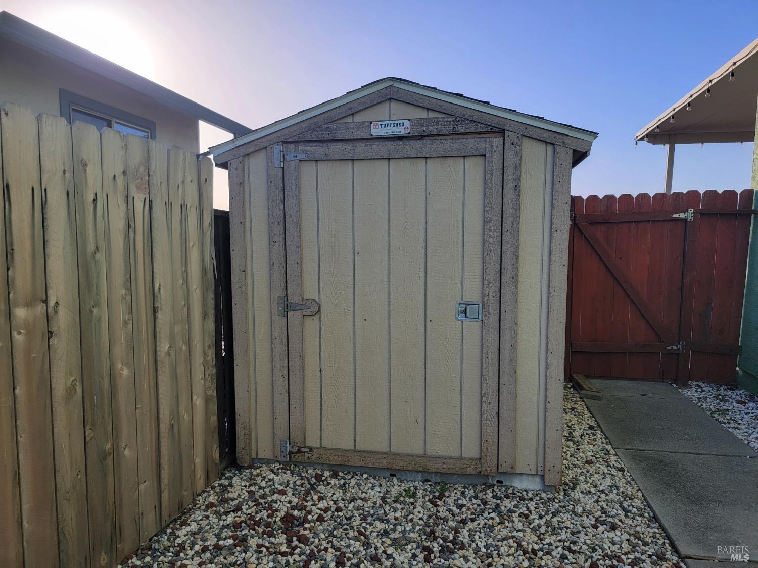 Detail Gallery Image 18 of 21 For 1130 Silk Oak Dr, Suisun City,  CA 94585 - 3 Beds | 2/1 Baths