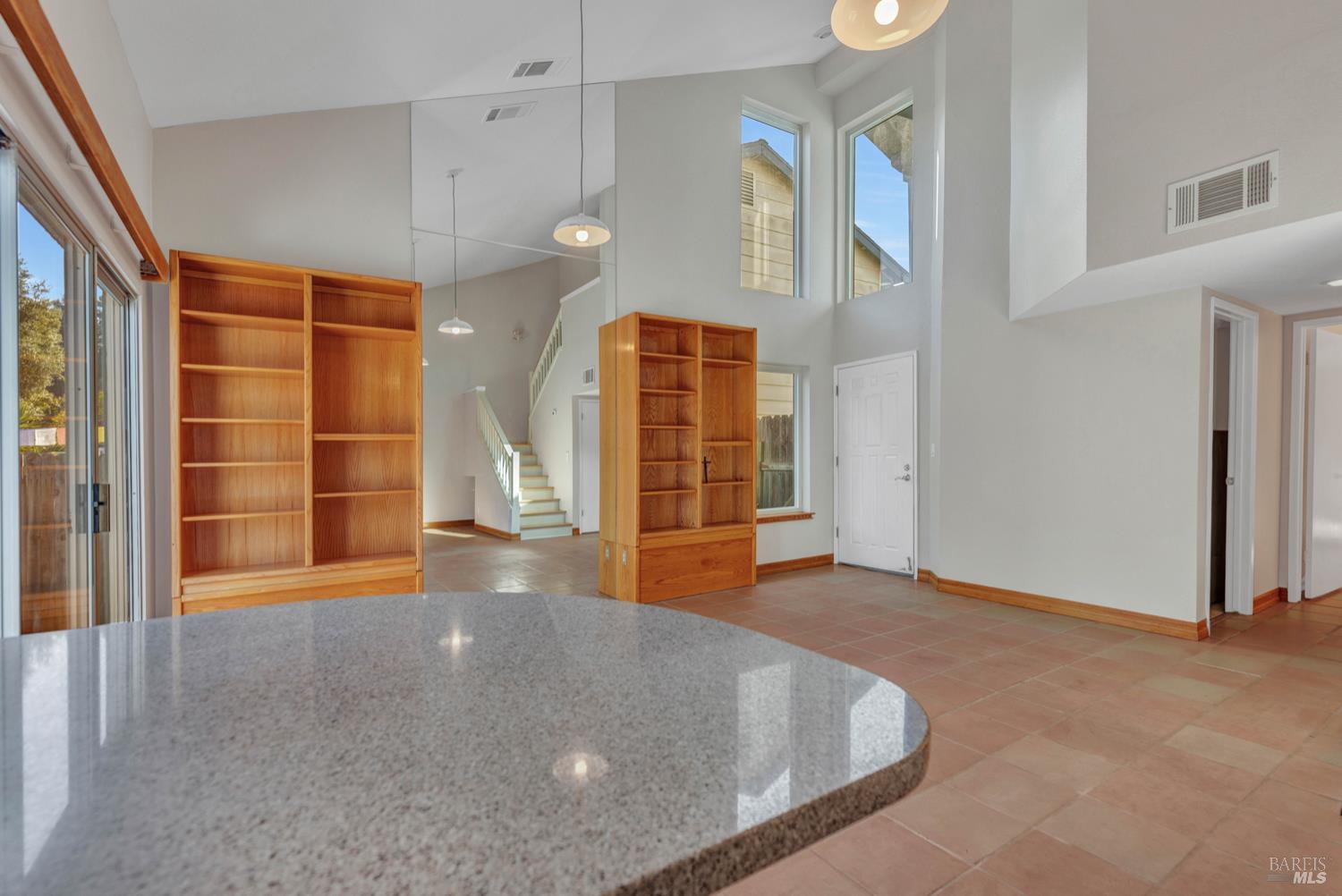 Detail Gallery Image 3 of 14 For 103 Stageline Ct, Vallejo,  CA 94591 - 2 Beds | 2 Baths