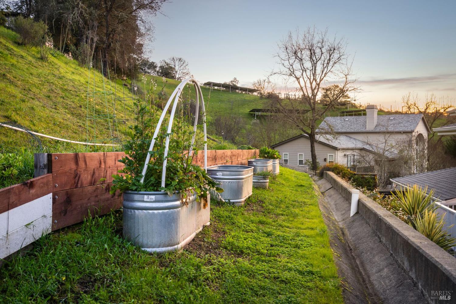 Detail Gallery Image 56 of 65 For 384 Arabian Way, Healdsburg,  CA 95448 - 4 Beds | 3/1 Baths