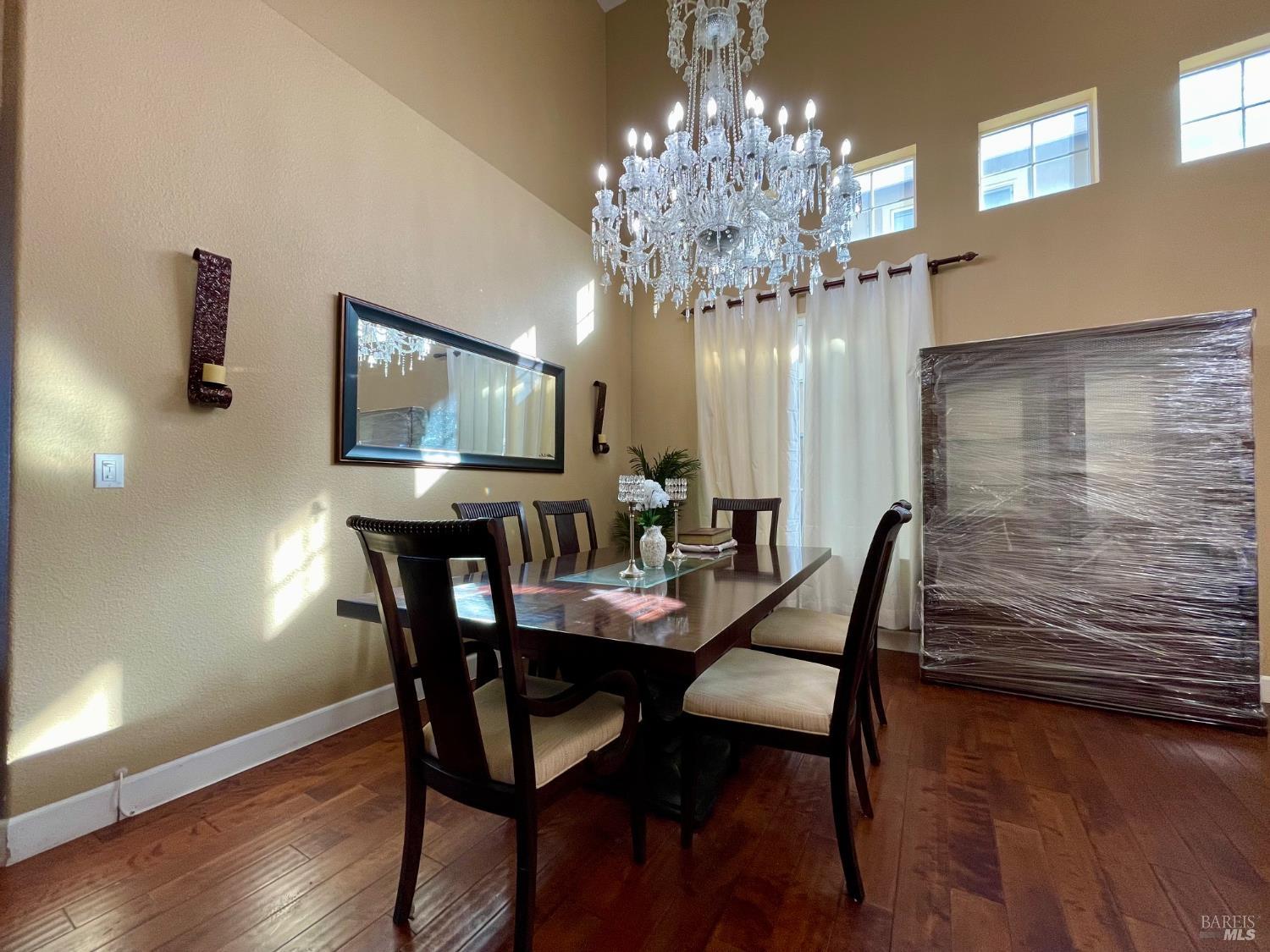 Detail Gallery Image 4 of 28 For 1844 Stockbridge Dr, Fairfield,  CA 94534 - 5 Beds | 4 Baths