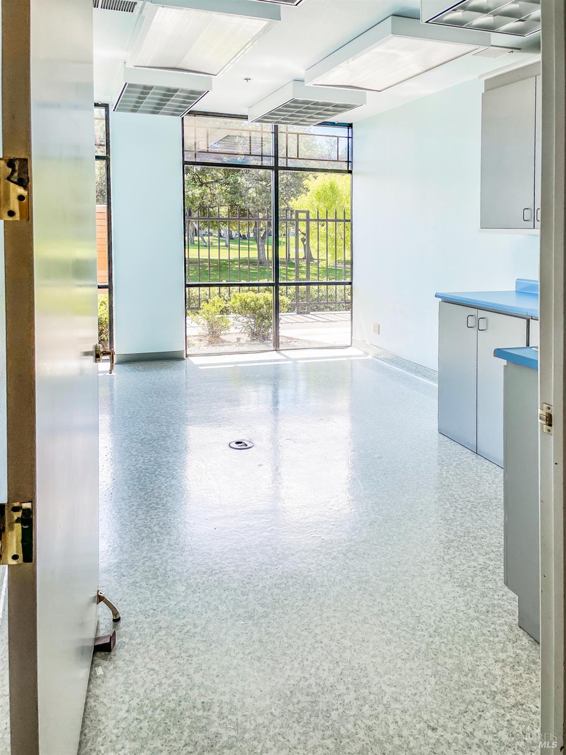 Detail Gallery Image 7 of 11 For 2801 Waterman Blvd #200,  Fairfield,  CA 94534 - – Beds | – Baths