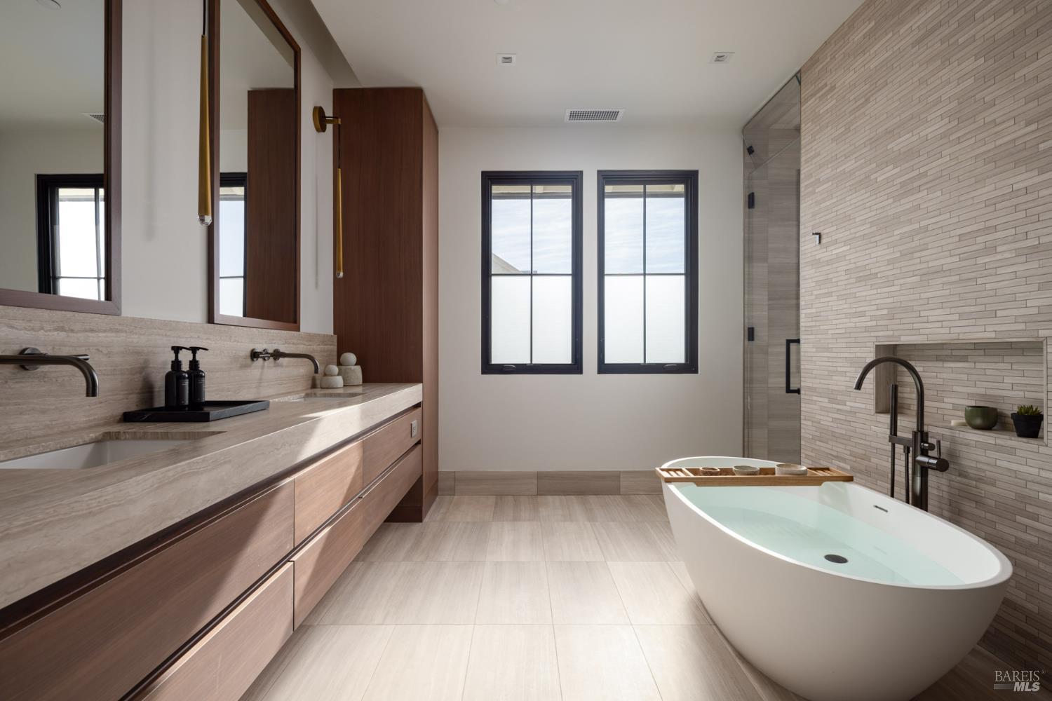 Detail Gallery Image 23 of 36 For 306 Vine Row Ct, Napa,  CA 94559 - 6 Beds | 7/1 Baths