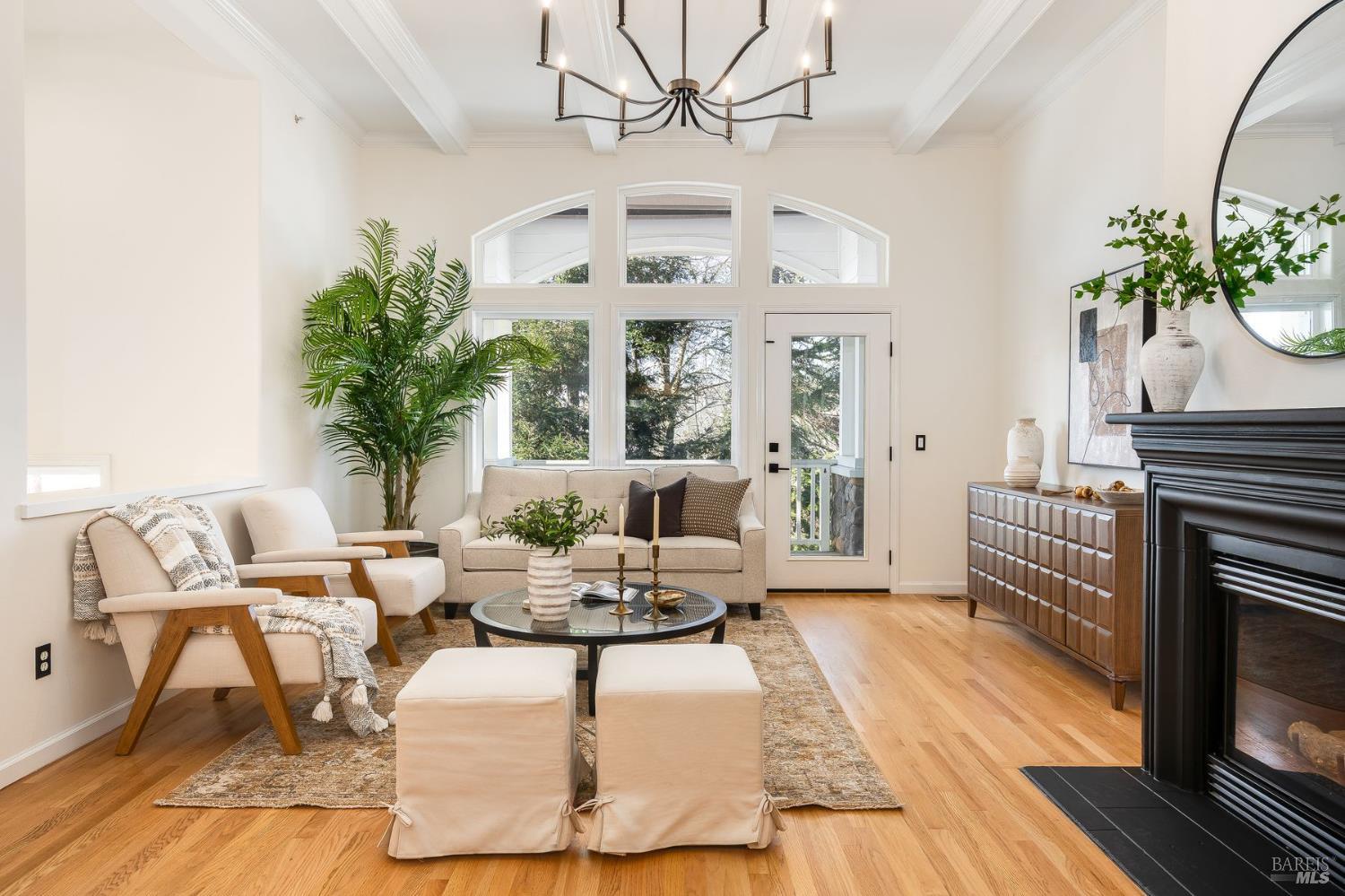 Detail Gallery Image 4 of 65 For 384 Arabian Way, Healdsburg,  CA 95448 - 4 Beds | 3/1 Baths