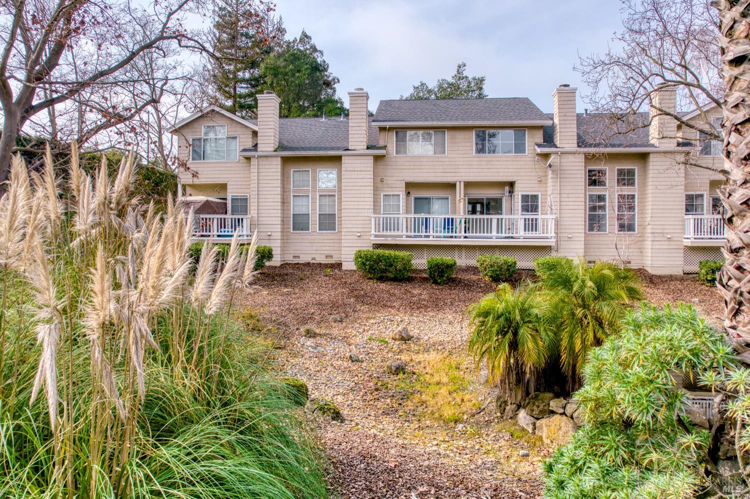 Detail Gallery Image 10 of 11 For 269 Hidden Creek Ct, Martinez,  CA 94553 - 2 Beds | 2/1 Baths