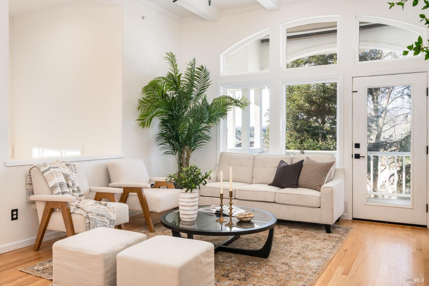 Detail Gallery Image 5 of 65 For 384 Arabian Way, Healdsburg,  CA 95448 - 4 Beds | 3/1 Baths