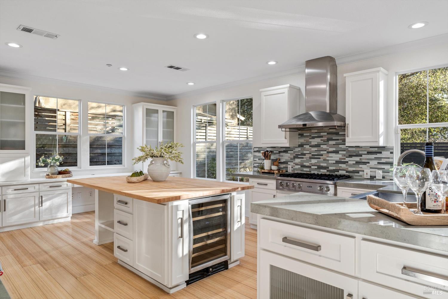 Detail Gallery Image 19 of 49 For 40 Lexington Ct, Napa,  CA 94559 - 3 Beds | 2/1 Baths