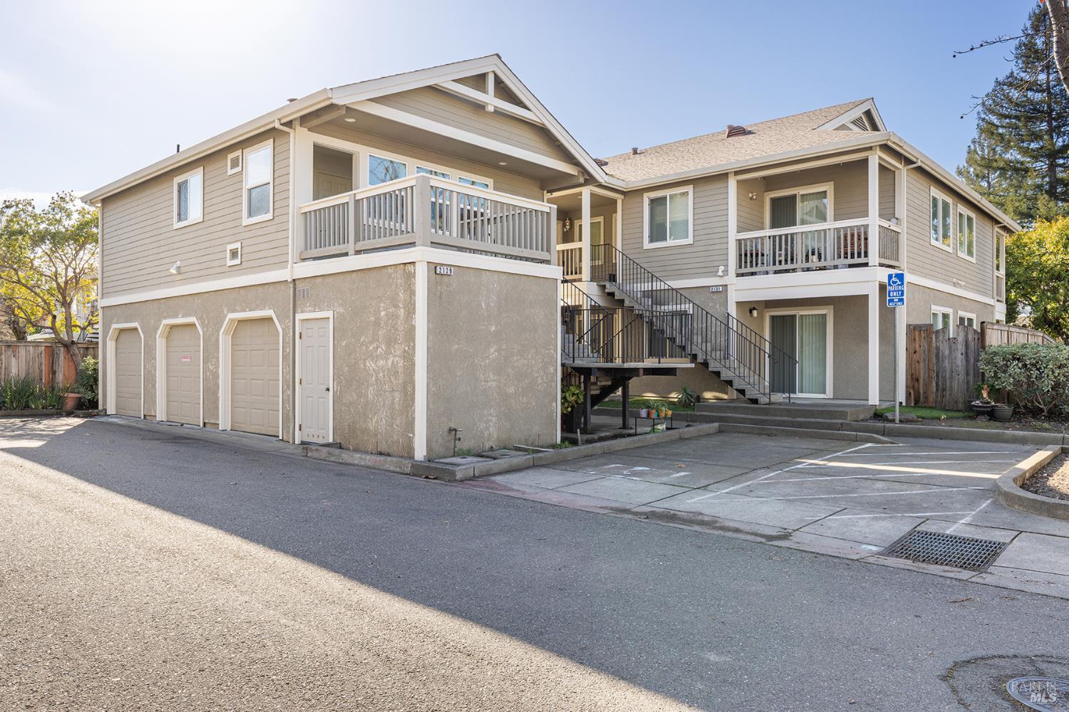 Detail Gallery Image 3 of 24 For 2131 Naomi Pl, Santa Rosa,  CA 95403 - – Beds | – Baths